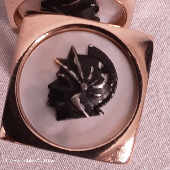 Swank Trojans Cuff Links 3D Head On Mother Of Pearl Base In Gold Tone Frame - Picture 5 of 6